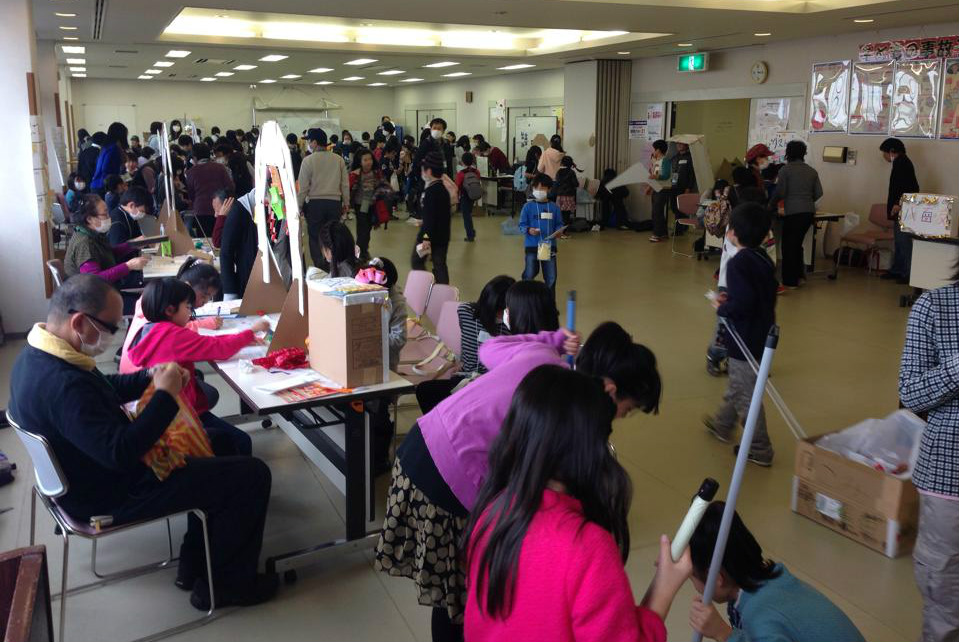 2014年1月に堺市東区で行ったこどもまちのプログラム「ミニひがし」の様子